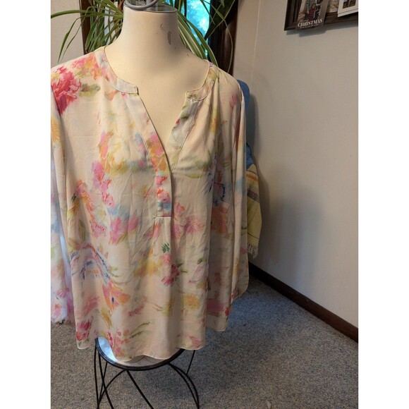 Plus size Tahari Woman Water color floral sheer concealed Btn placket tunic 1x - Picture 1 of 7